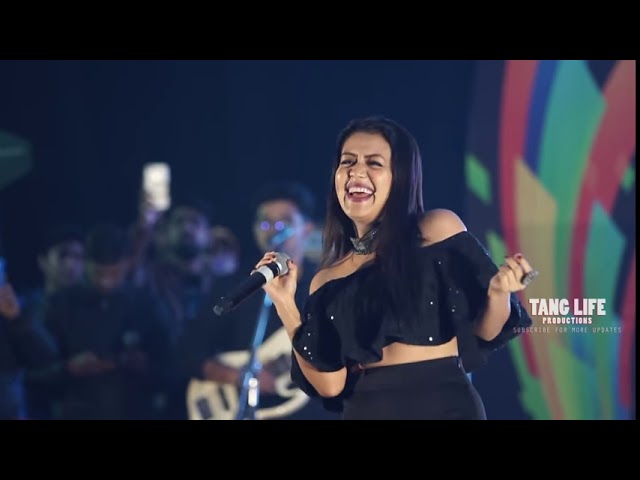 NEHA KAKKAR TU CHEEZ BADI HAI MAST MAST LIVE PERFORMANCE  2018    YouTube class=