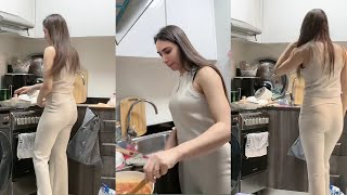 بنت أنيقة باللباس الأبيض تطبخ السَّلَط في المطبخ… والمفاجأة بالنهاية! 👗🍲✨ شاهدوا للنهاية screenshot 5