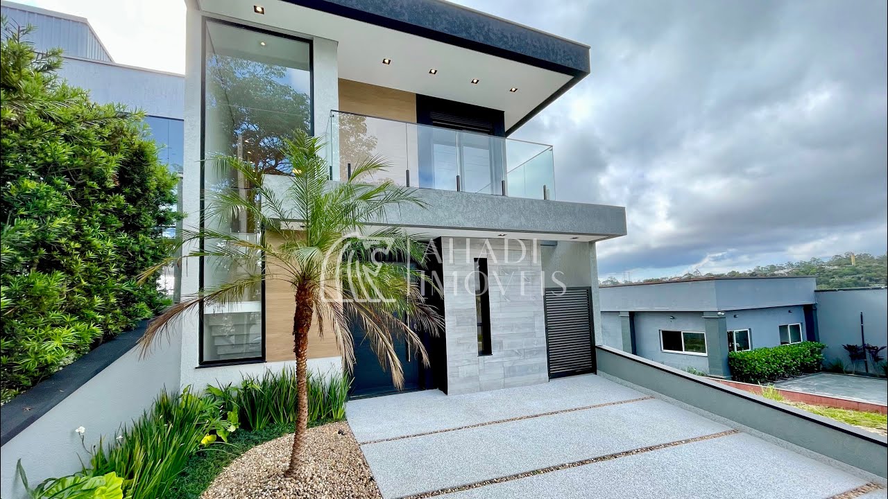 Linda casa com piscina à venda no Condomínio Parque das Figueiras, Mogi das Cruzes.