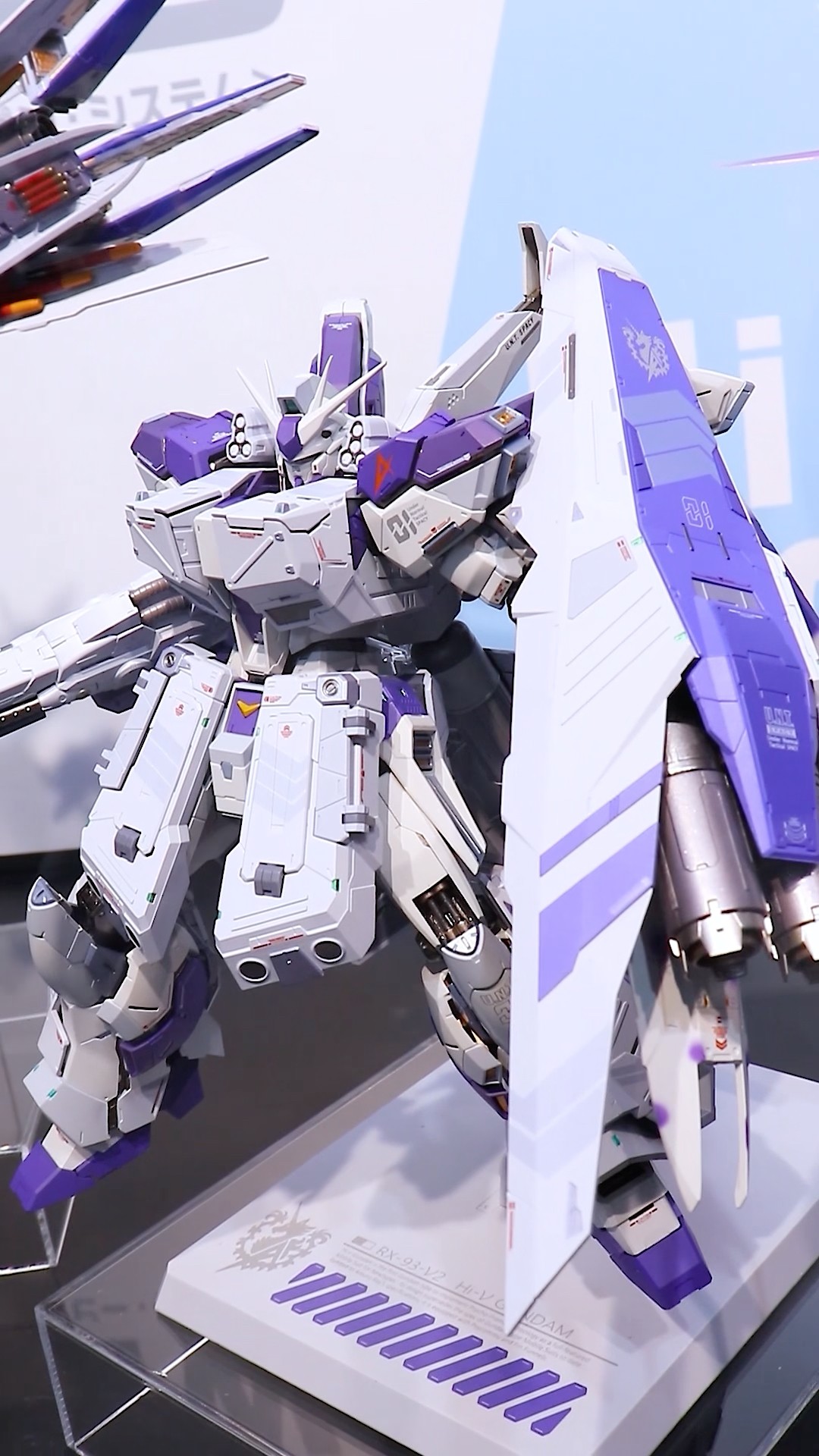 METAL BUILD Hi-νガンダム専用HWSオプションセット 展示 - YouTube