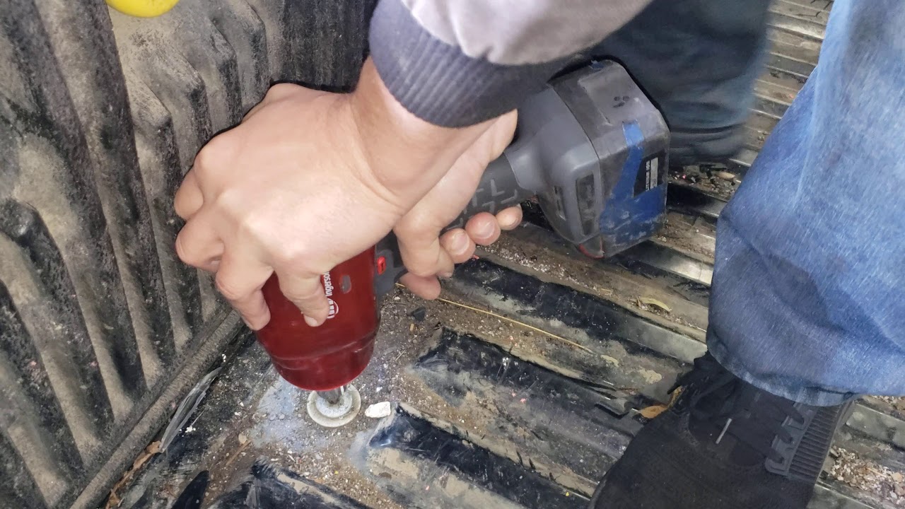 FORD F250 F350 HOW TO REMOVE STUCK BED BOLTS YouTube