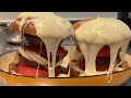 パンをこね、肉をこね、ハンバーガーを作る