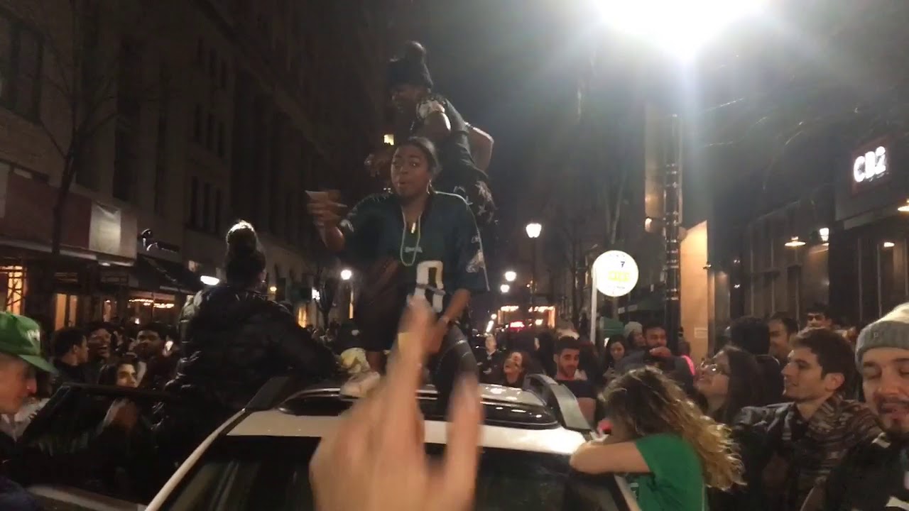 Eagles fans take to the streets after Super Bowl win - YouTube