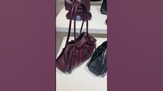 Straight from the runway…. The Marc Jacobs Christina Bag 💼 😍 DM for orders #shopwithme #marcjacobs