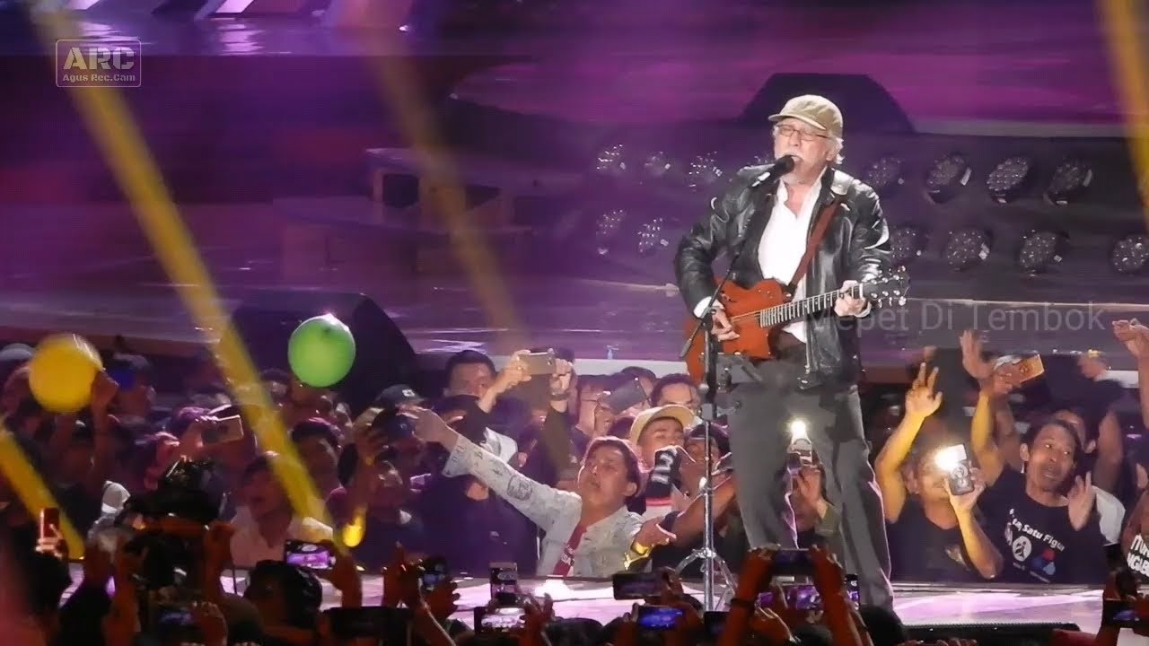 FANCAM" IWAN FALS - Aku Sayang Kamu | at ICE BSD City Tangerang - YouTube