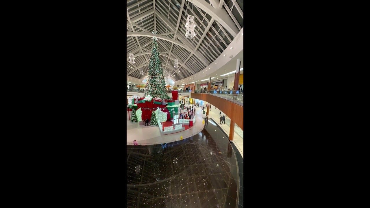 Don’t miss out the gigantic Christmas Tree in Natick Mall