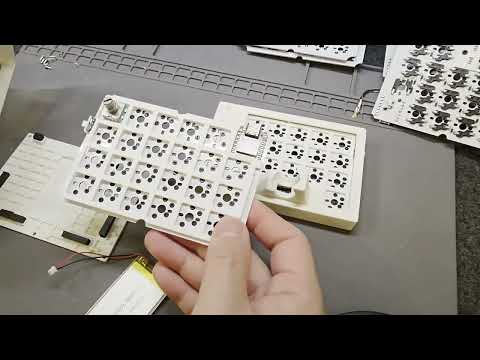 分割キーボード minimal-keysが世界に漕ぎ出す - YouTube