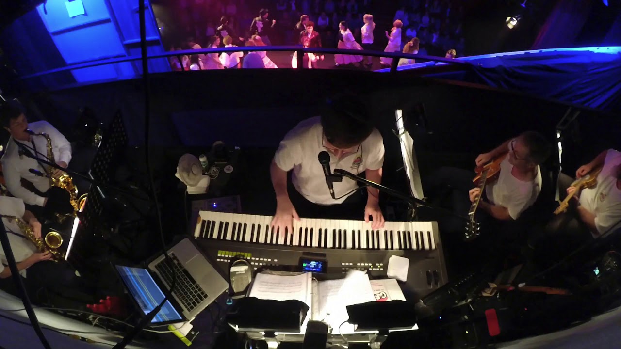 Grease: Pit Cam - 'Grease Is The Word'