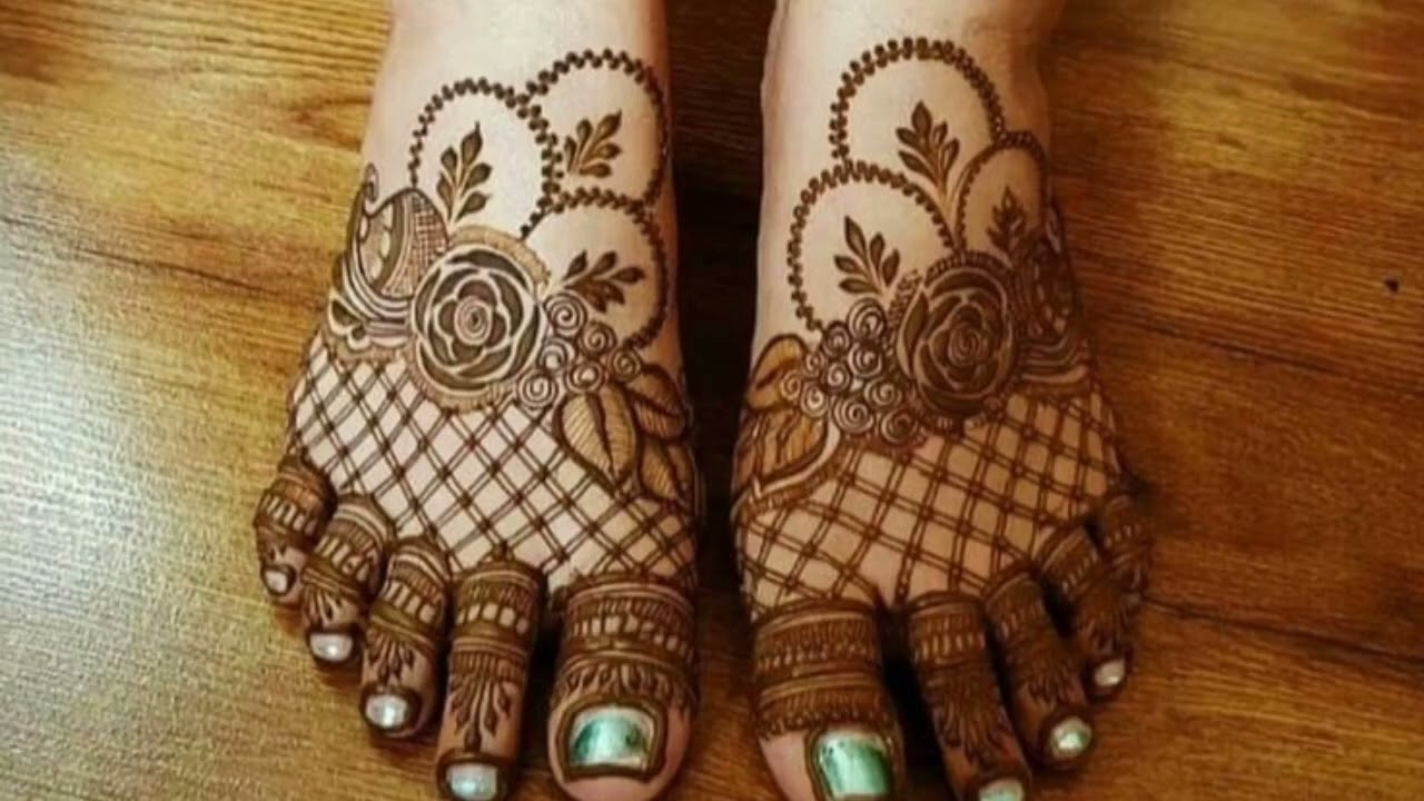 Simple foot mahandi designs for women 