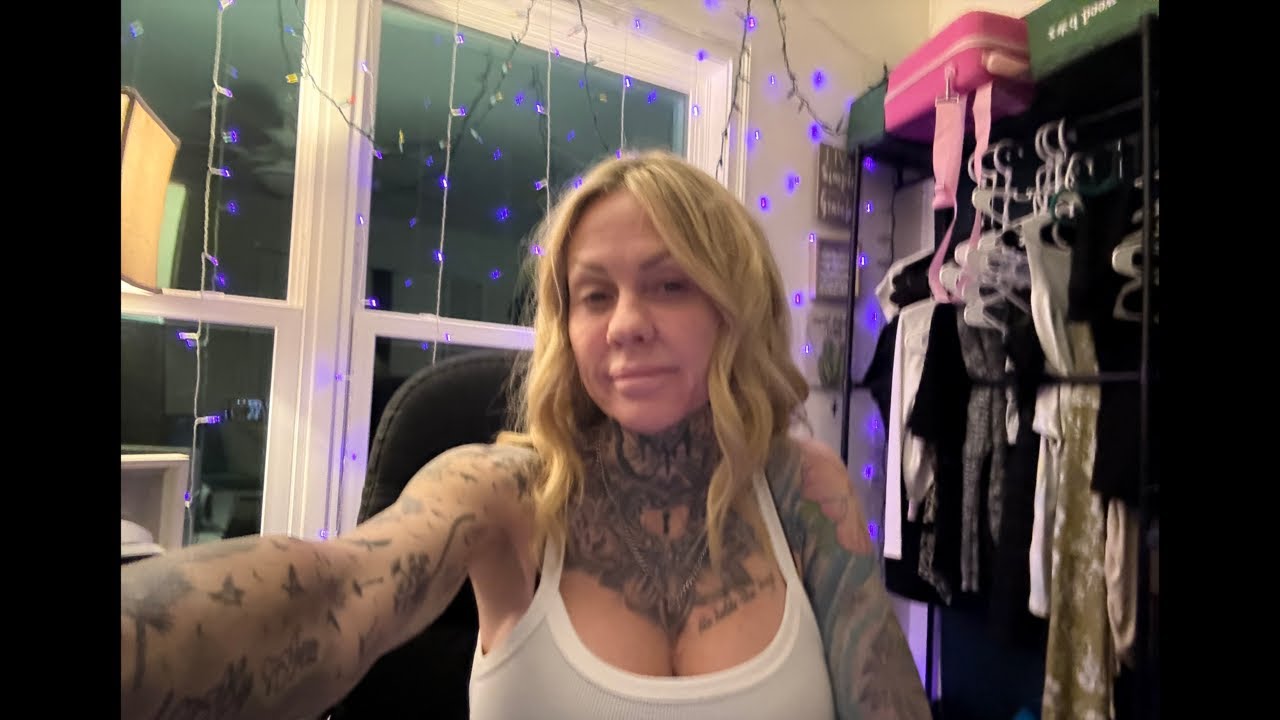 Quiet night, loud thoughts 