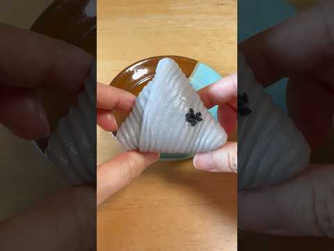 Triangular Sweet Mochi Introduce Japanese Traditional Candy Souvenir #shorts #japan #asmr @decocookie