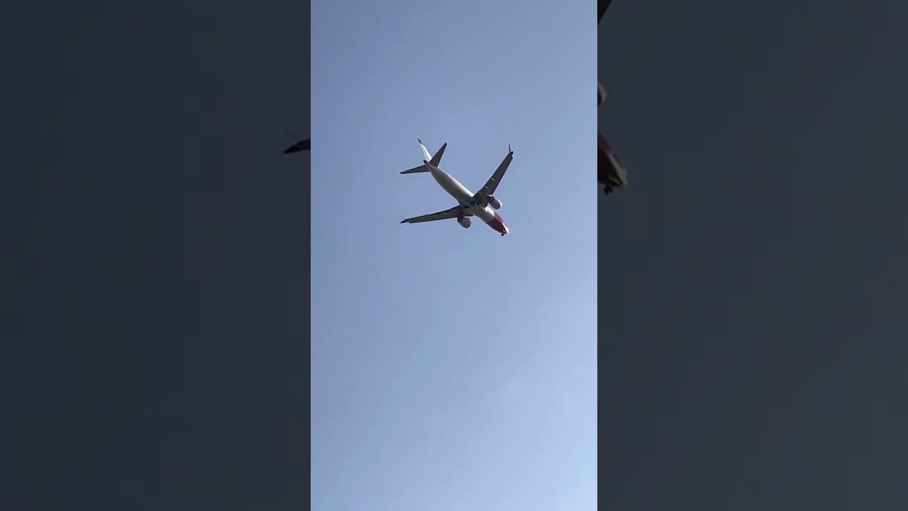 Lynx Airlines flyover🇨🇦