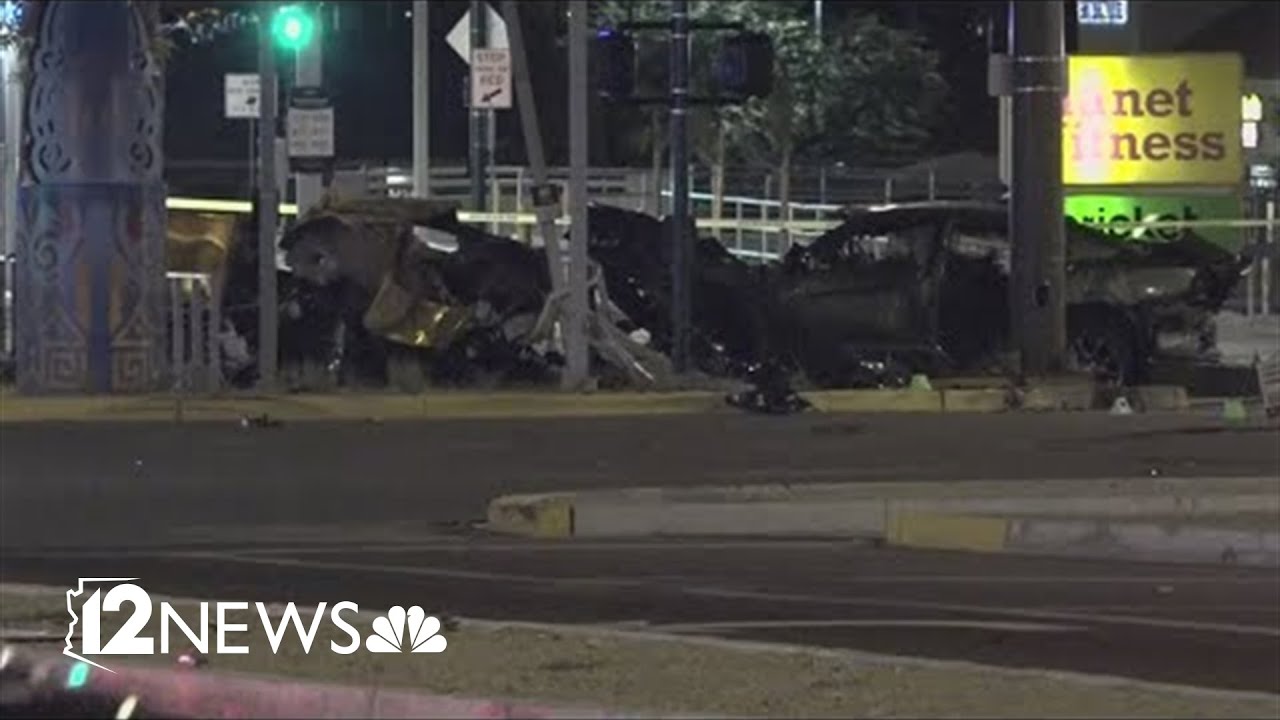 Deadly crash in south Phoenix