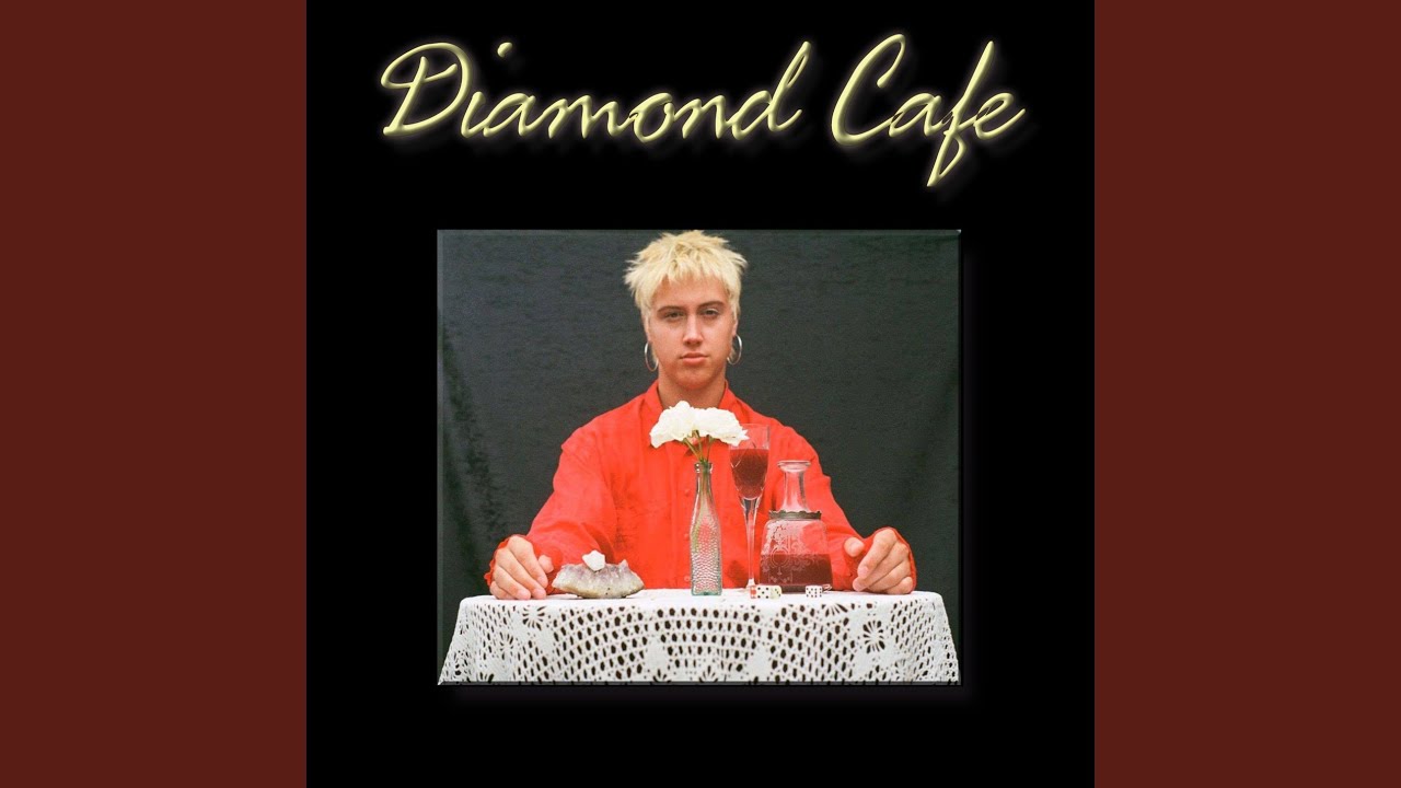 Guarda 'Hold On... ' su YouTube Guarda 'Hold On... ' su YouTube