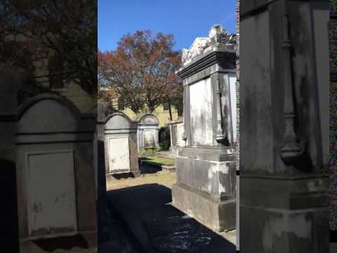 Video: Perkuburan Lafayette di New Orleans