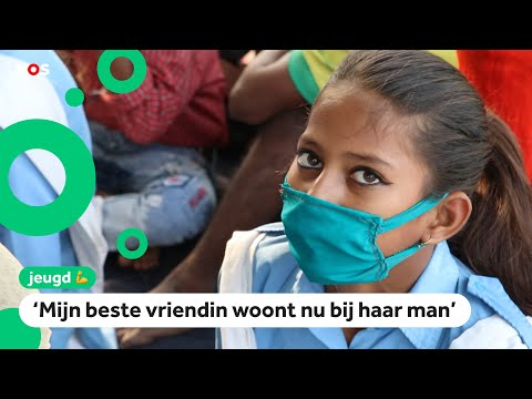 Video: De Indiaan Wilde Trouwen Met Een Slang 