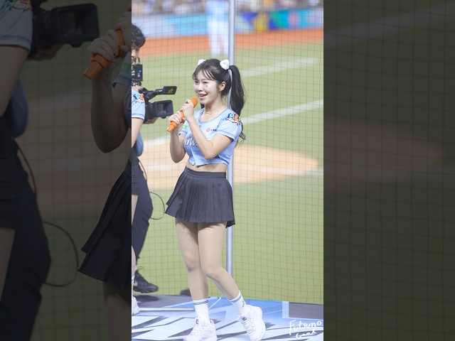 賴可正式宣示主權了 「我的寶貝」~~~~ #cheerleader #台湾チア # #チアリーダー  #baseball #dragonbeauties小龍女 #林佳瑋 #襪子