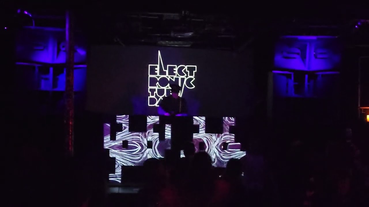 Commodo Live at Sub.mission