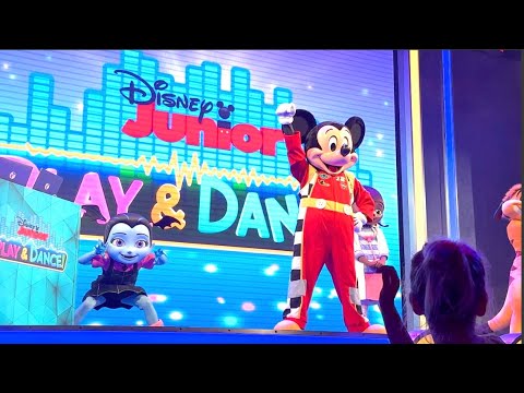 🏰WDW 🥳 Dance Party with Mickey, Doc McStuffins, Vampirina