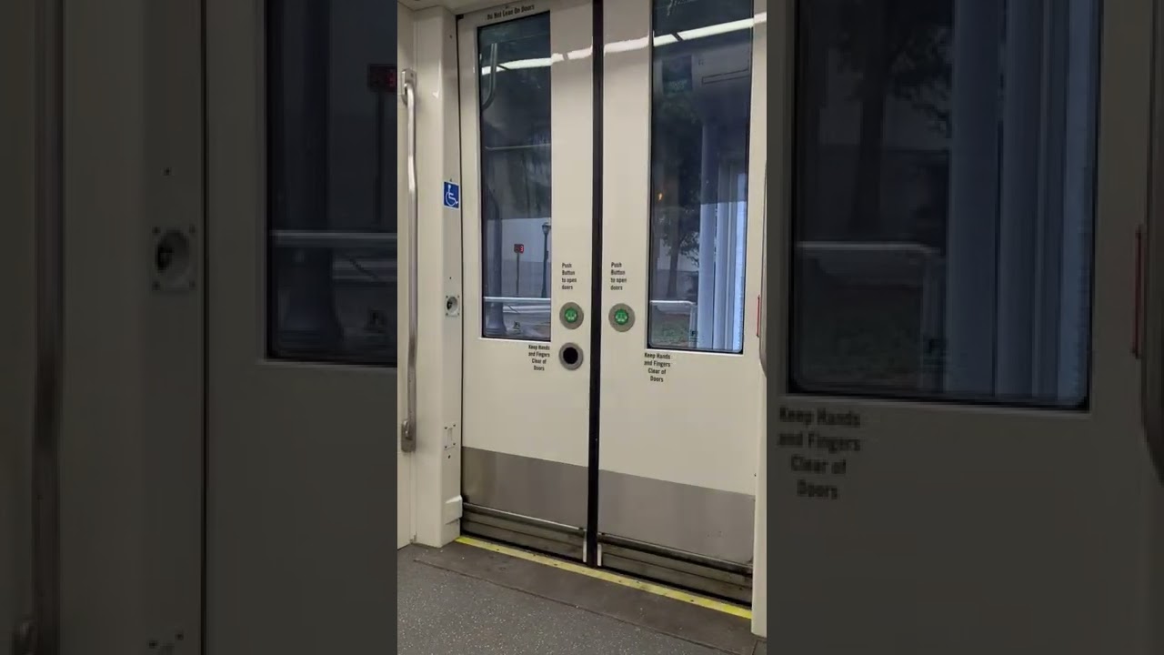 Marta Streetcar Siemens S70 Doors Closing