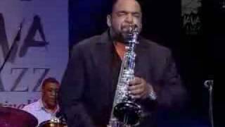Video thumbnail of "Gerald Albright: Walker's Theme [Live]"