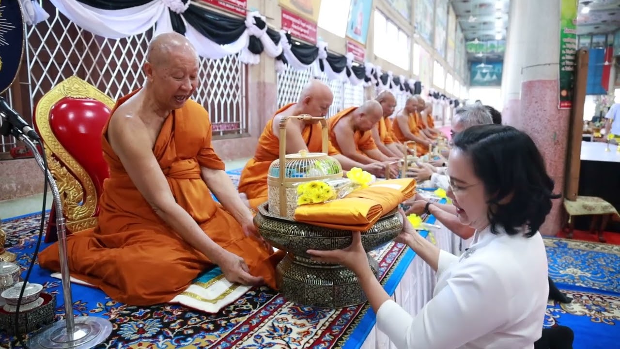 ผู้ว่ากาญจนบุรี นำข้าราชการและพุทธศาสนิกชนชาวกาญจนบุรี ร่วมทำบุญตักบาตรข้าวสารอาหารแห้ง วันมาฆบูชา