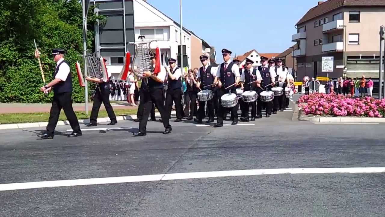 Marsch zur Halle beim Schützenfest 2013 in Geseke
