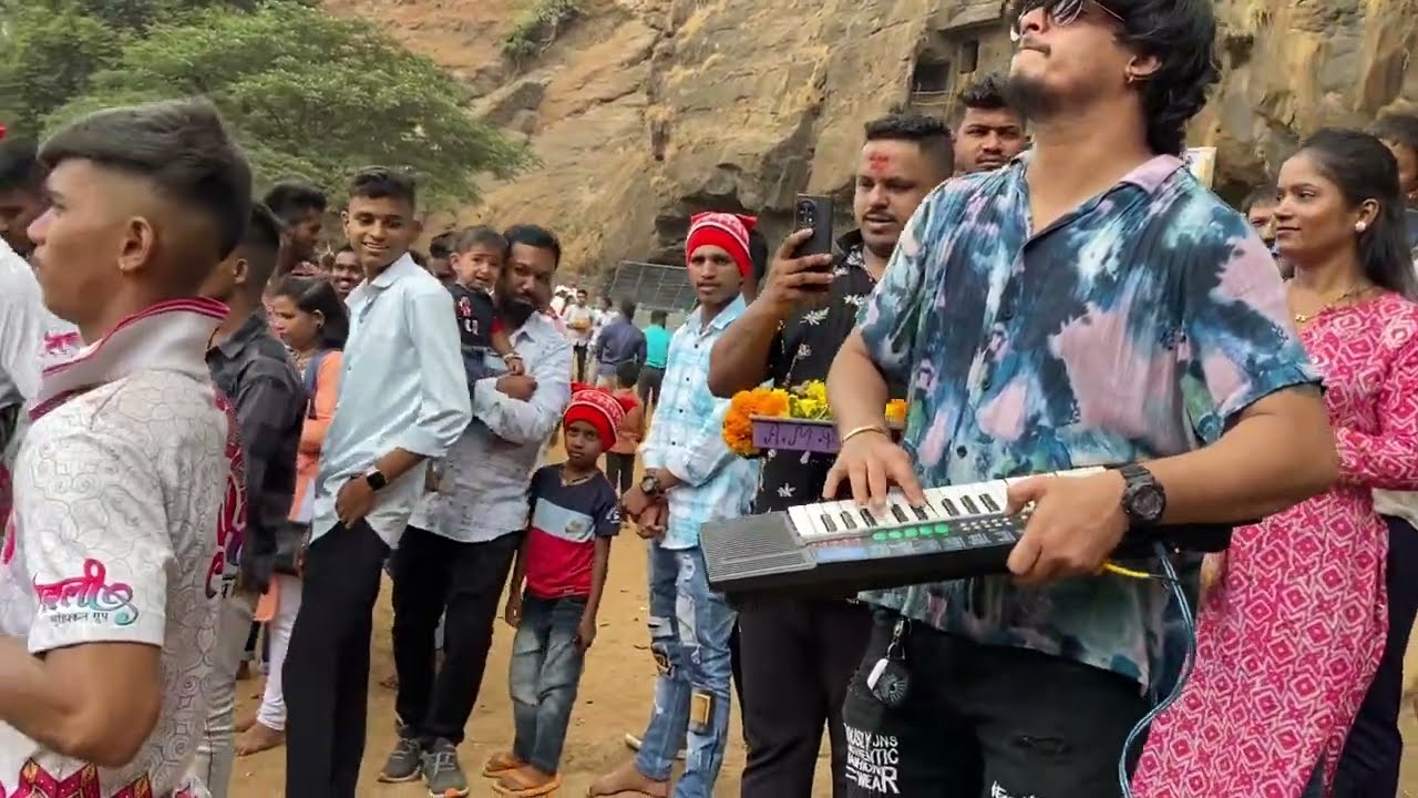 एकवीरा आईचा चरणी वाजवायची मज्जा काही वेगळीच आहे || Lovely musical group || ekviraआई mandir karla ||