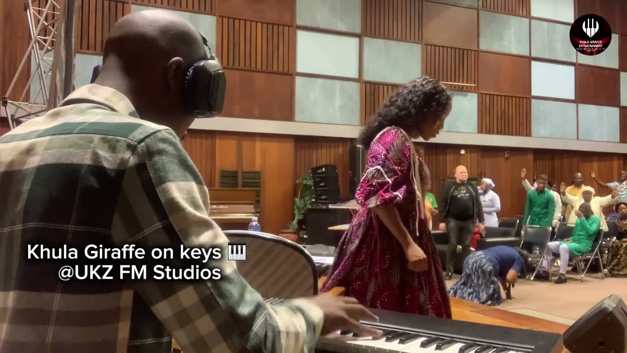 Ziyanda Tshangana Medley - Khulakahle on key Live at uKhozi FM