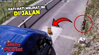 Akibat Gak Sabaran, Mobil Ini Mengalami Hal Tak Terduga