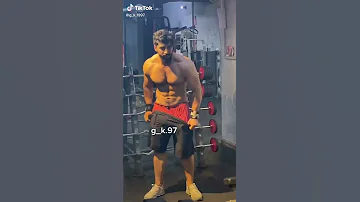 استعراض عضلات 