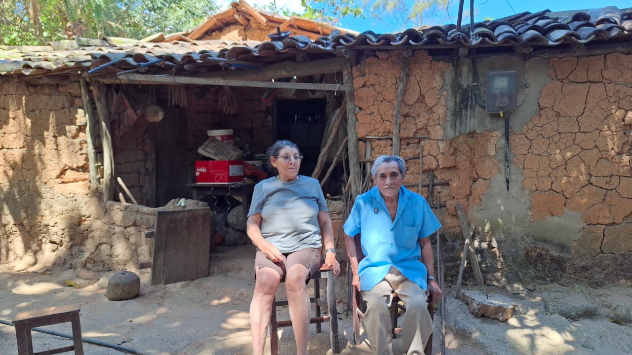 ELES VIVEM ISOLADOS NA MONTANHA HÁ MAIS DE 70 ANOS VIVENDO DE FORMA SIMPLES