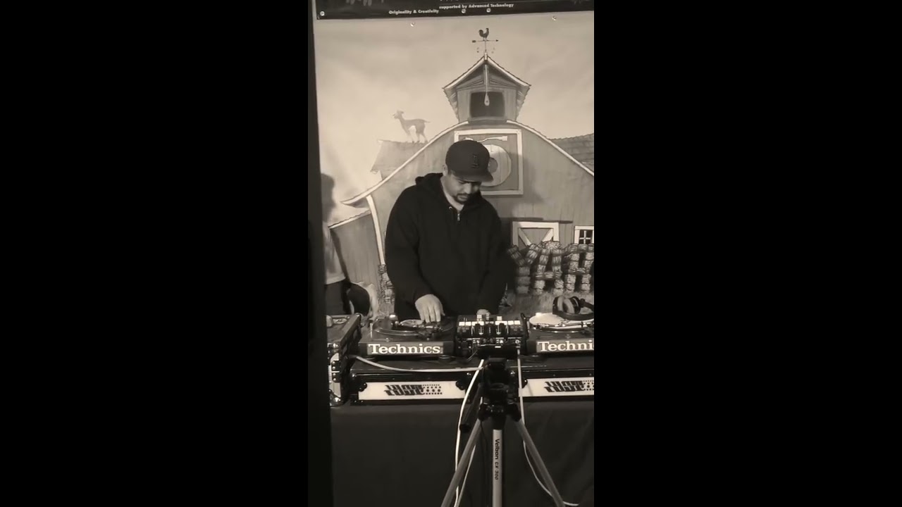 DJ IQ (Handroidz) at the Barnyard Mixshow 11/16/2016