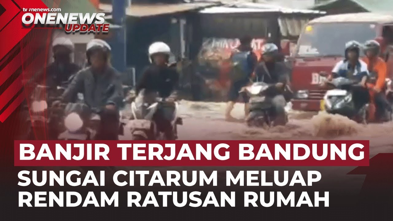 Sejumlah Kendaraan Mogok usai Nekat Terobos Banjir di Dayeuhkolot Bandung | OneNews Update