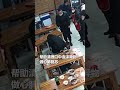 果断又专业!火箭军休假战士在面馆救助抽搐倒地男子,挽救了一条生命,点赞!