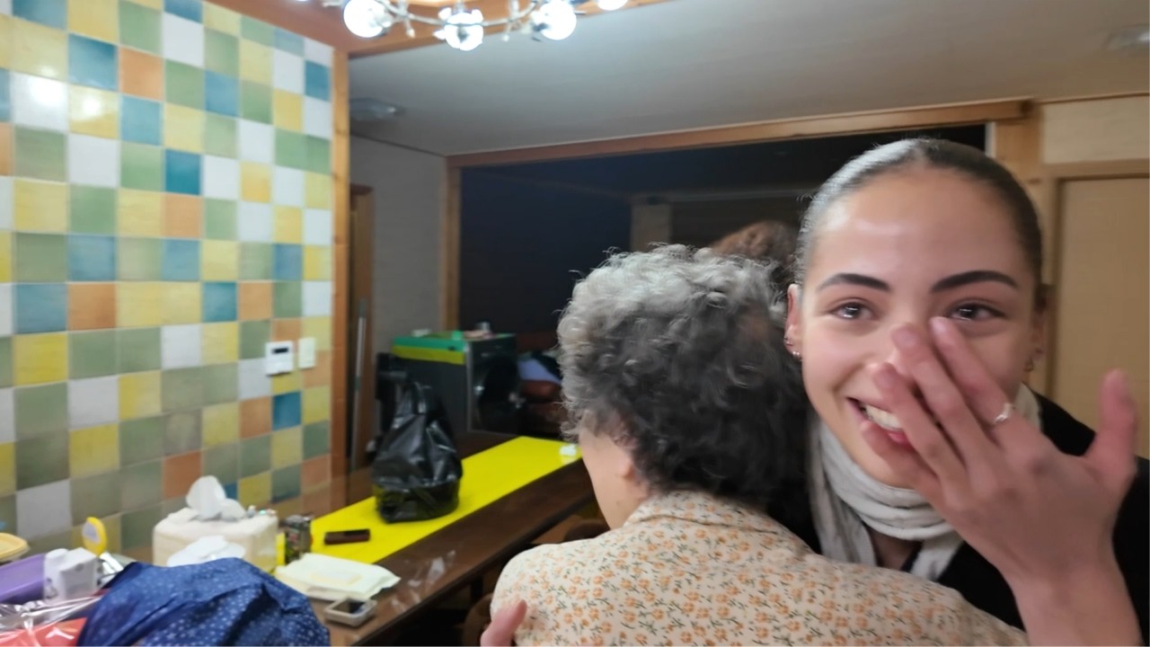 말 안하고 외국인 여자친구를 데려갔더니...