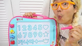 보람이와 또치 코난의 칠판 장난감 학교놀이 Boram Go To School | Children Learn English and numbers