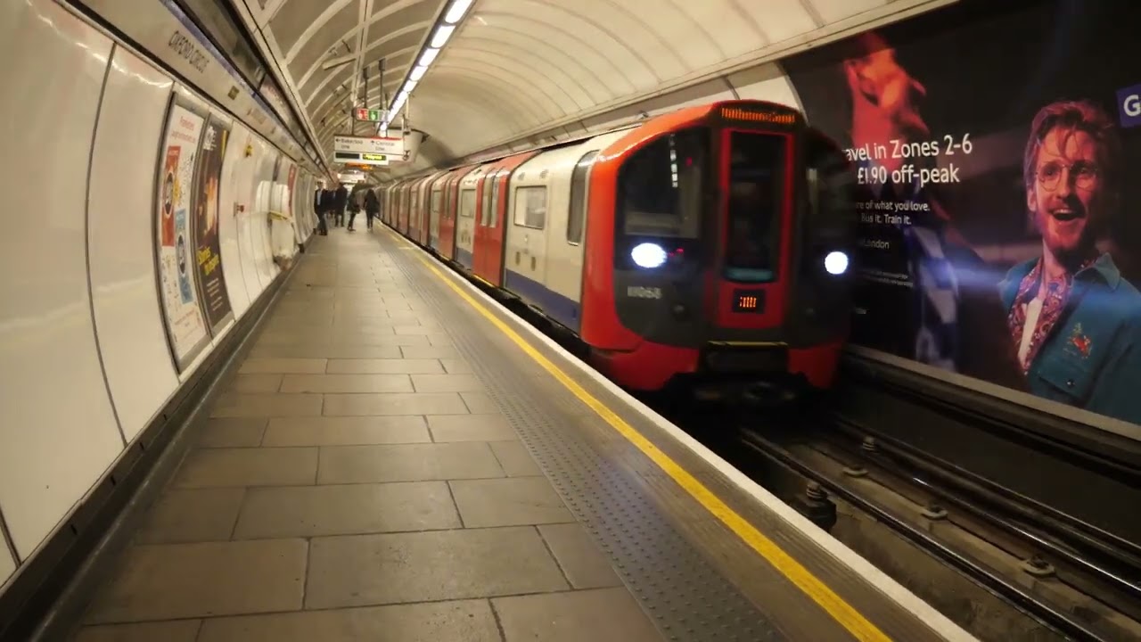 London Underground Victoria Line 2009 Stock Trains At Oxford Circus 13 September 2022