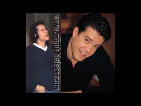 Miguel De León canta "Soy Pobre" - YouTube