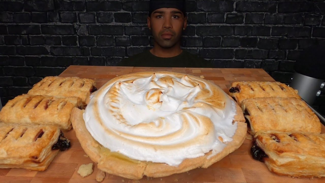 (ASMR NO TALKING) LEMON MERINGUE PIE & BLUEBERRY STRUDEL MUKBANG