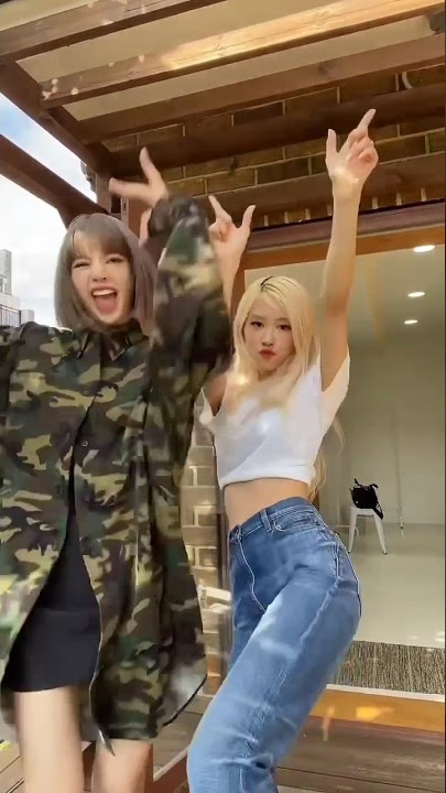 ROSE TWERKING😂😍Cute |  ROSE TIKTOK#blackpink#bornpink#jennie#lisa#shorts#ytshorts#coachella#bts#lisa