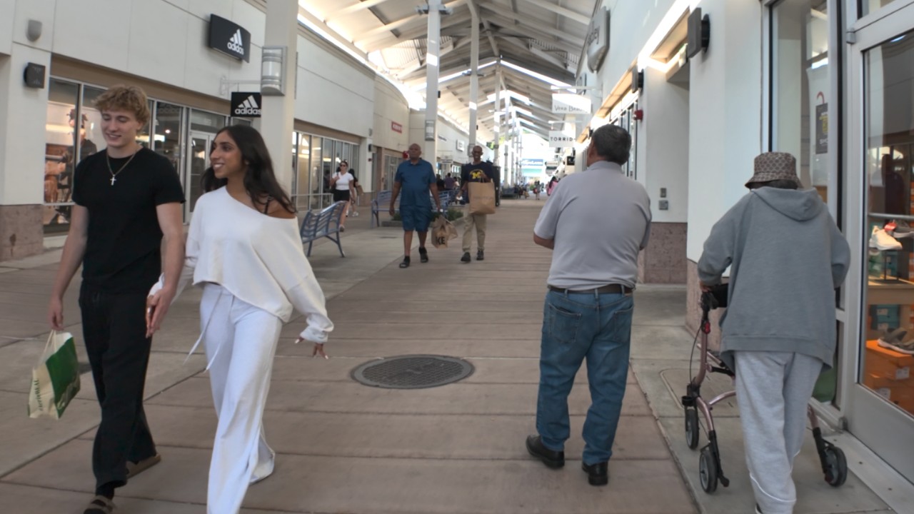 Jersey Shore Premium Outlets | Food Court & Shopping Walk