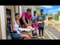 Mujer iba a comer con sus 3 hijos  donde la vecina // El Haitiano Compale