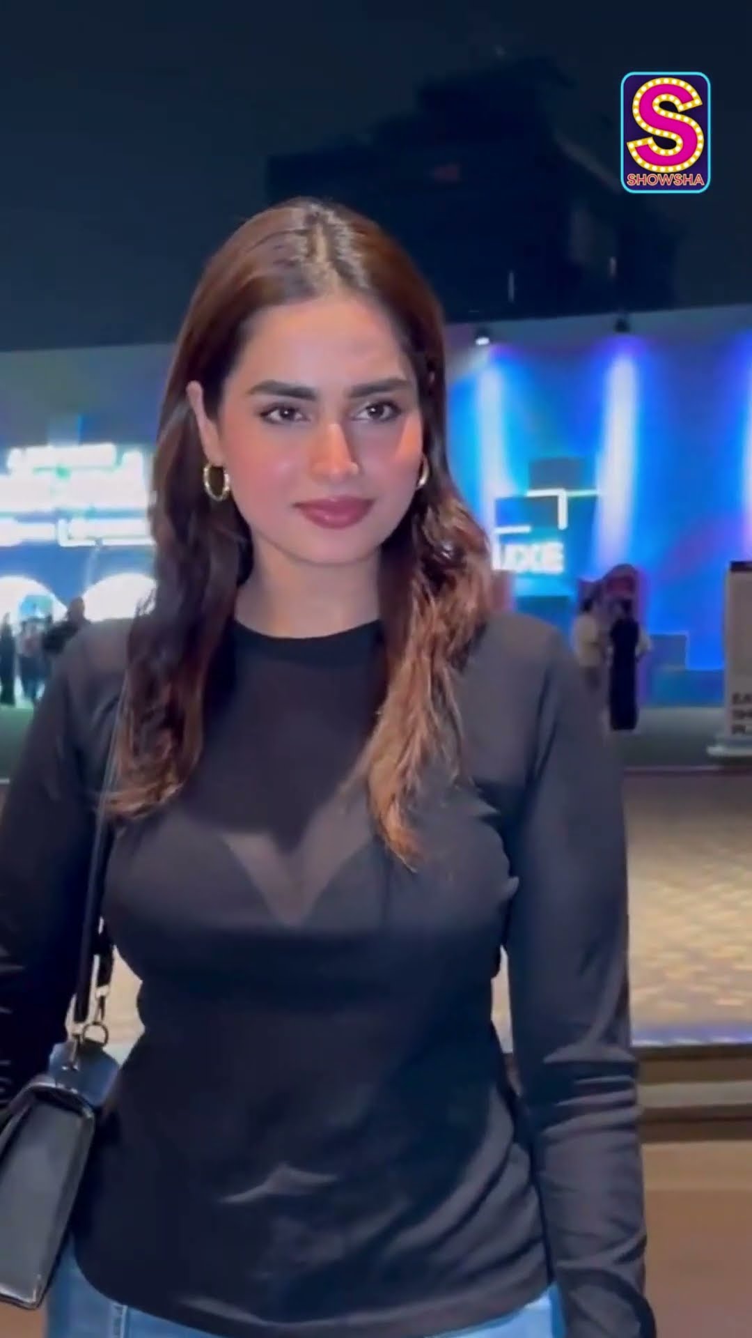 Ayesha Khan Looks Fab In Black Top And Blue Flared Jeans, Gets Papped In Mumbai | N18S | #shorts