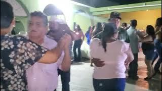 MEMO GARCIA JR - BAILANDO CON MI MORENA