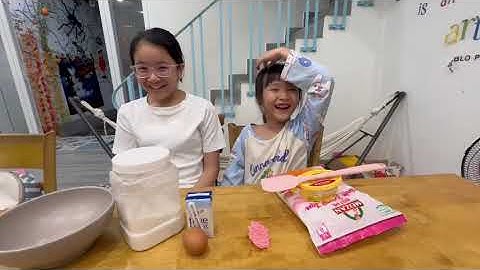 Tiếng Anh Giao Tiếp Phan Thiết: Rose and Miki practice talking about Kitchen Tools and Ingredients