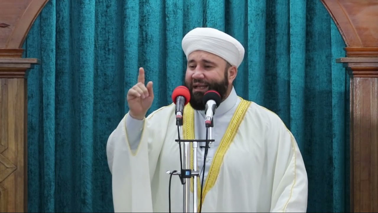 يا باغِيَ الخيرِ أقبِل ويا باغي الشر اقصر