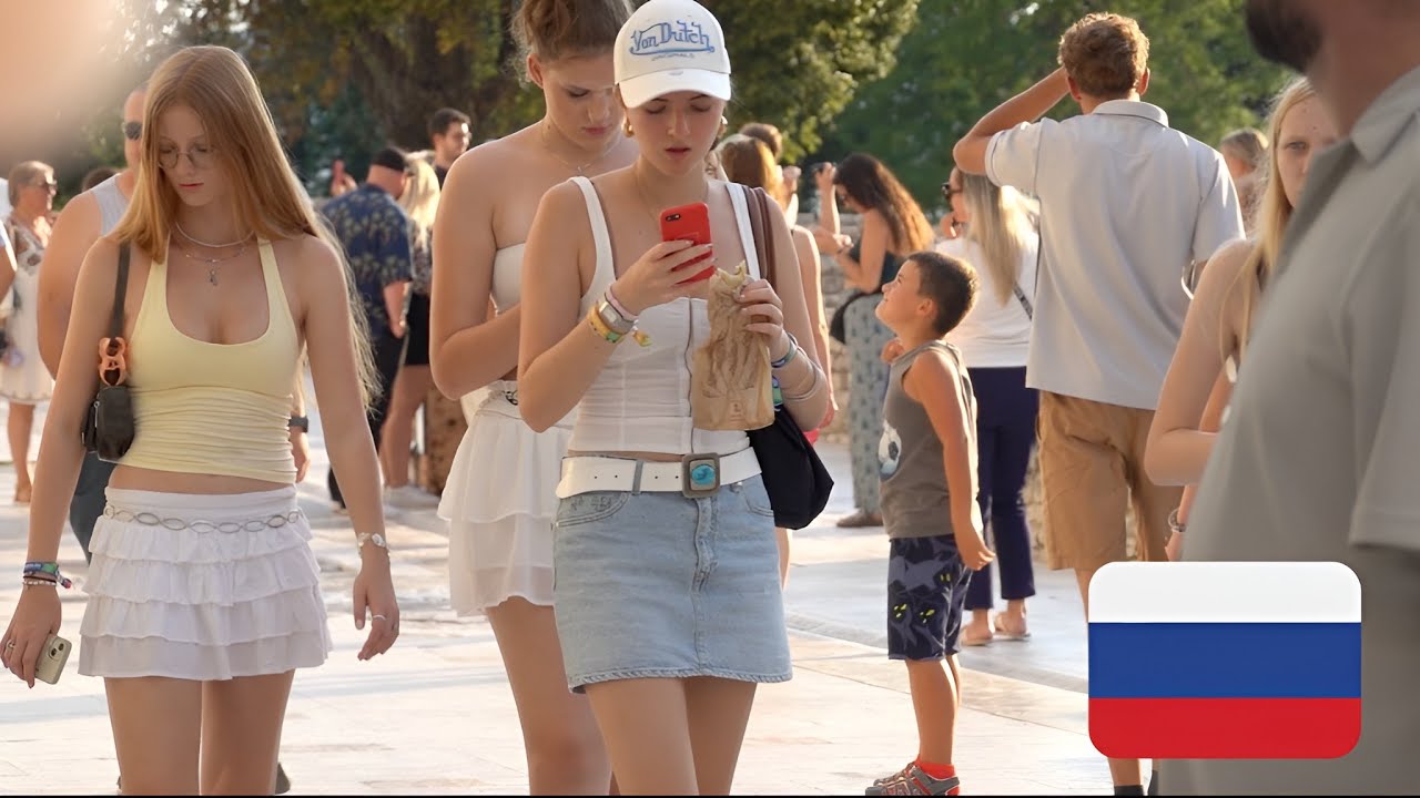 РОССИЯ: Страна Коротких и Обтягивающих Платьев - Санкт-Петербург