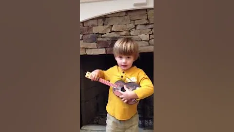 Christopher cantando - Jesus loves me