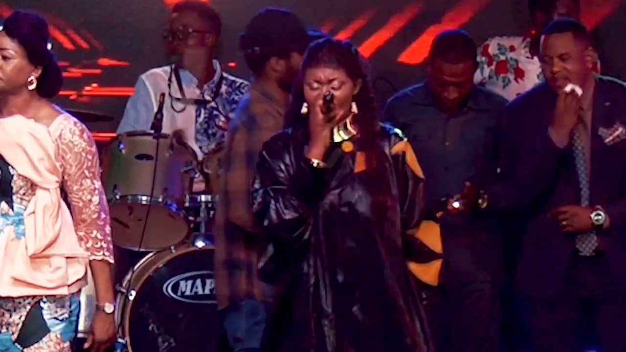 VALLERIE  NTUMBA TSHIKUMINA CONCERT CHEZ NTEMBA